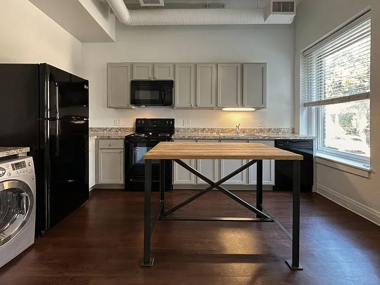 3000 Bridge Ave #205 — Photo 2