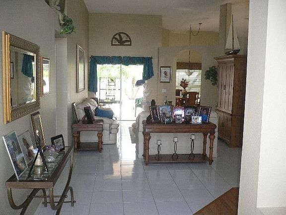 Entry/Living Room