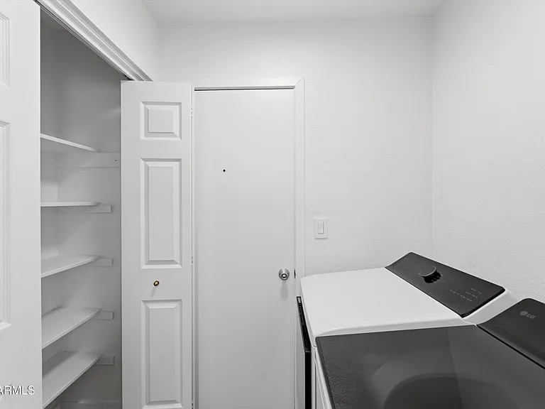 7308 E Berridge Ln — Photo 14