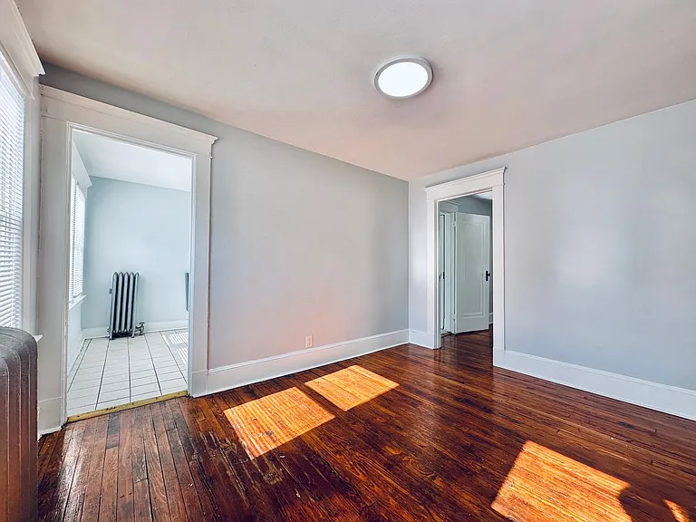 62-64 Sheldon Ter — Photo 8