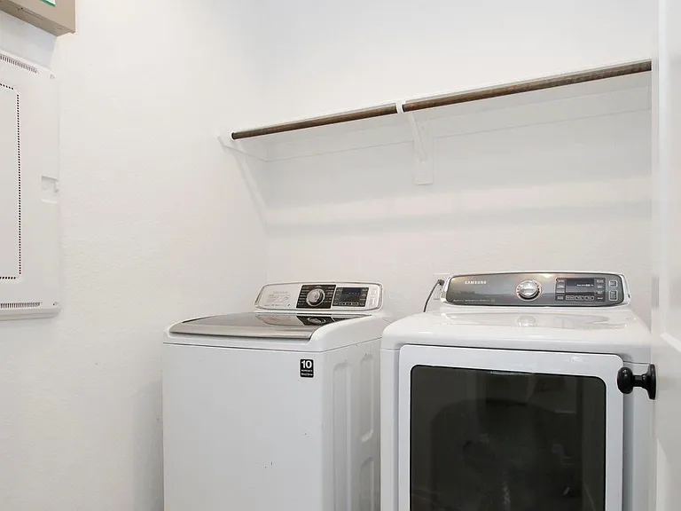 320 Rise Ln — Photo 32