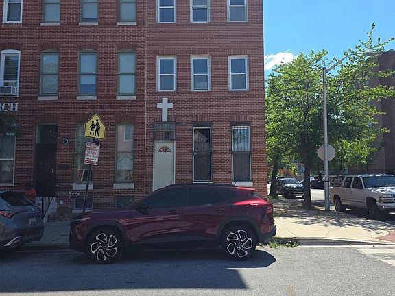 3rd image of 1501 N Eden St