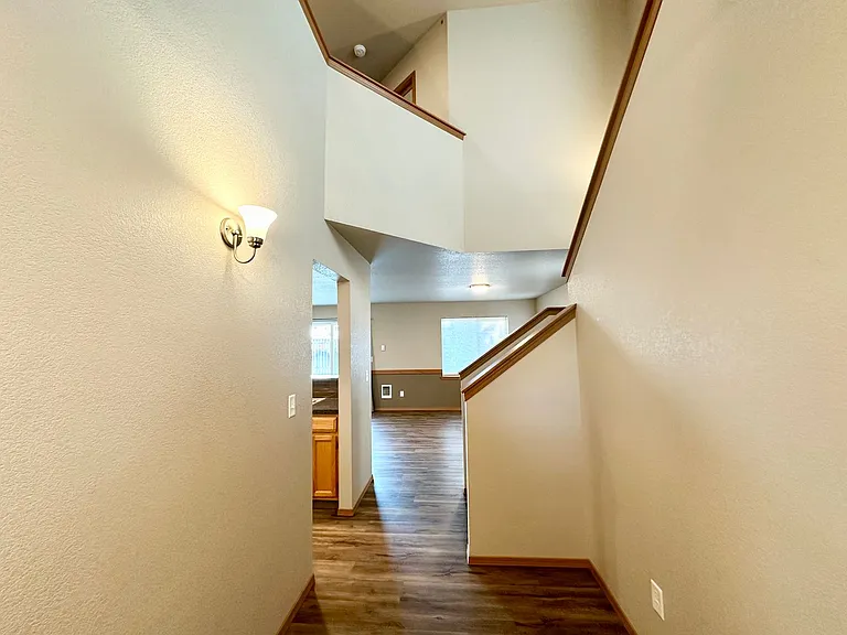 2102 N Yellowstone St — Photo 14