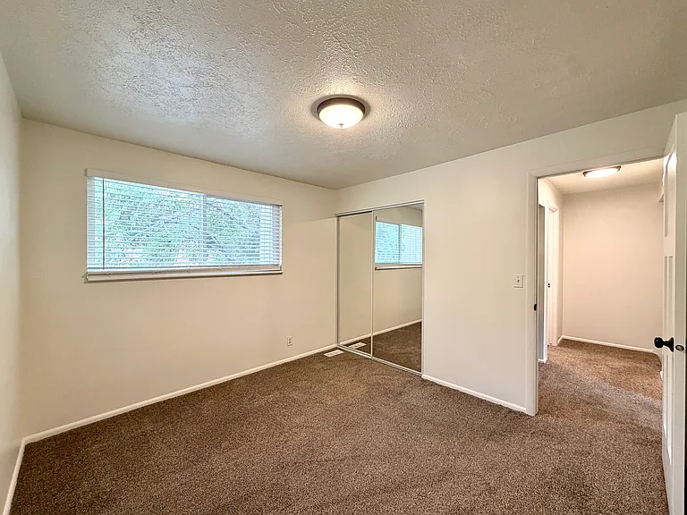 359 N 100 W #4 — Photo 17