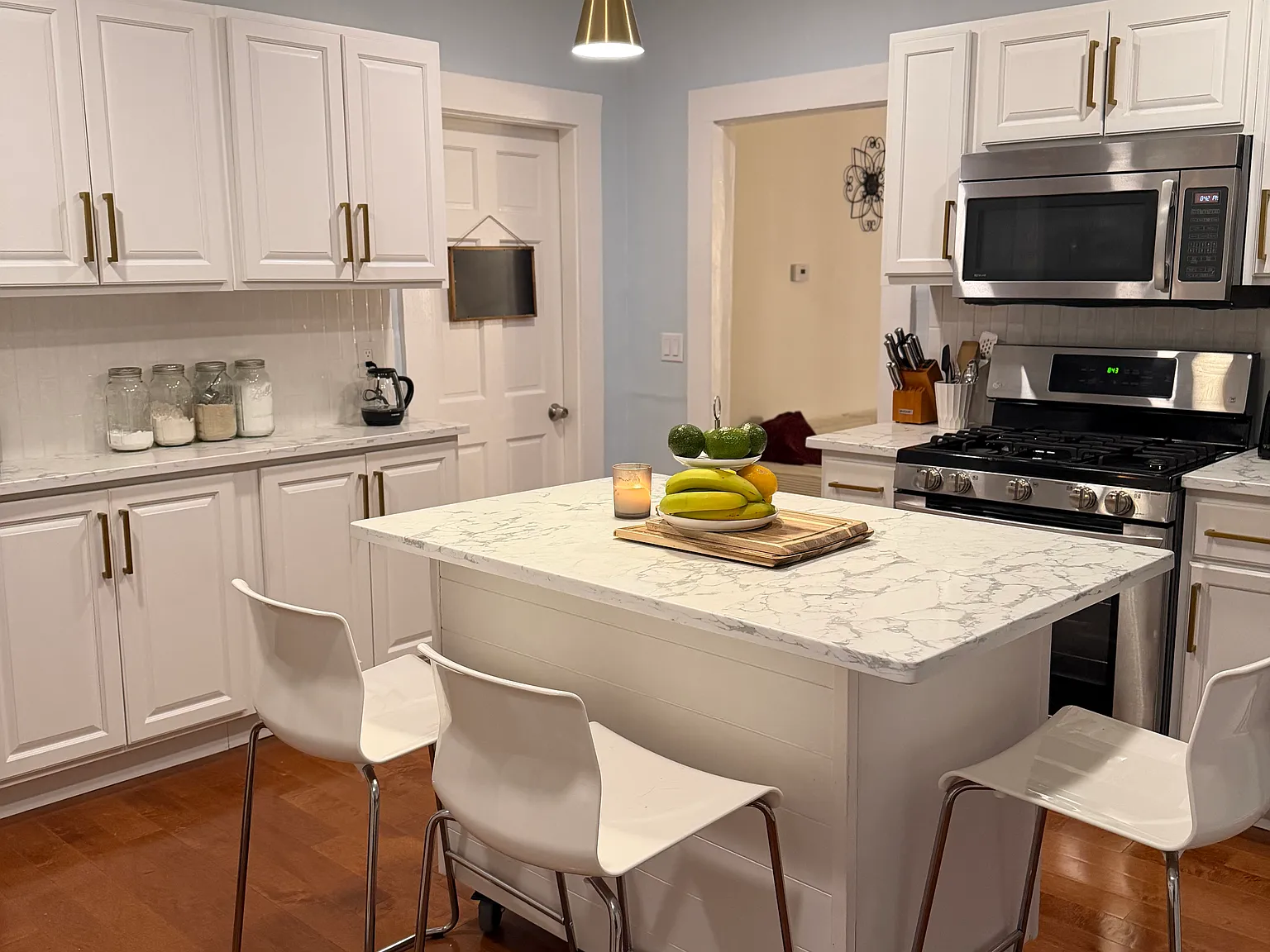 2 bed, 712 sqft, $2,500 — Photo 2