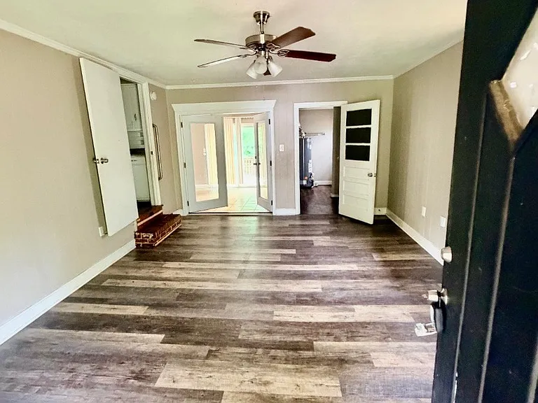 527 Englewood Dr — Photo 8