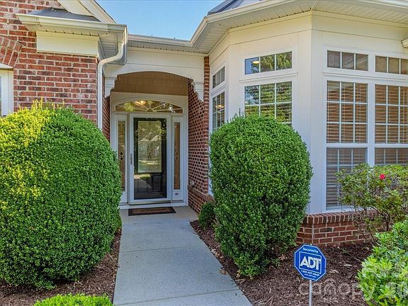 3rd image of 36145 Watsonia St