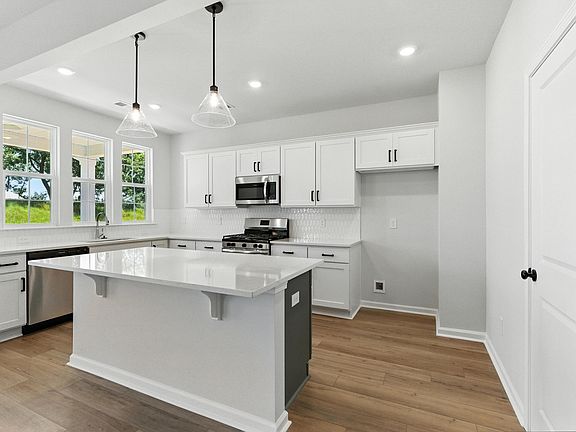 5th image of 229 Crosswick St