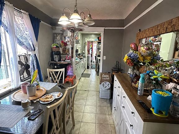 5th image of 3648 Fairmount Ave