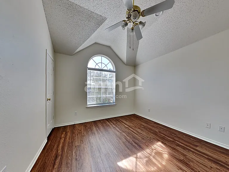 601 Ridgemont Dr — Photo 19
