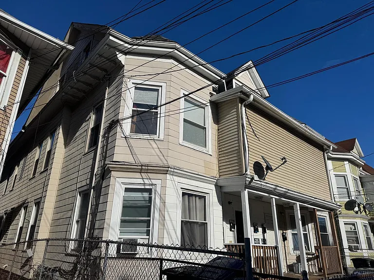 40 Center St — Photo 20
