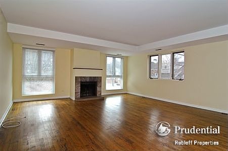 3rd image of 1643 N Larrabee St #A