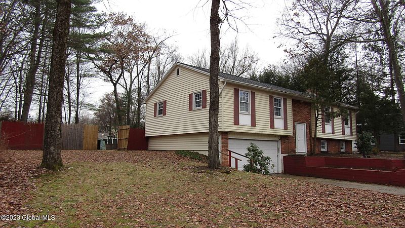 3rd image of 31 Twicwood Lane