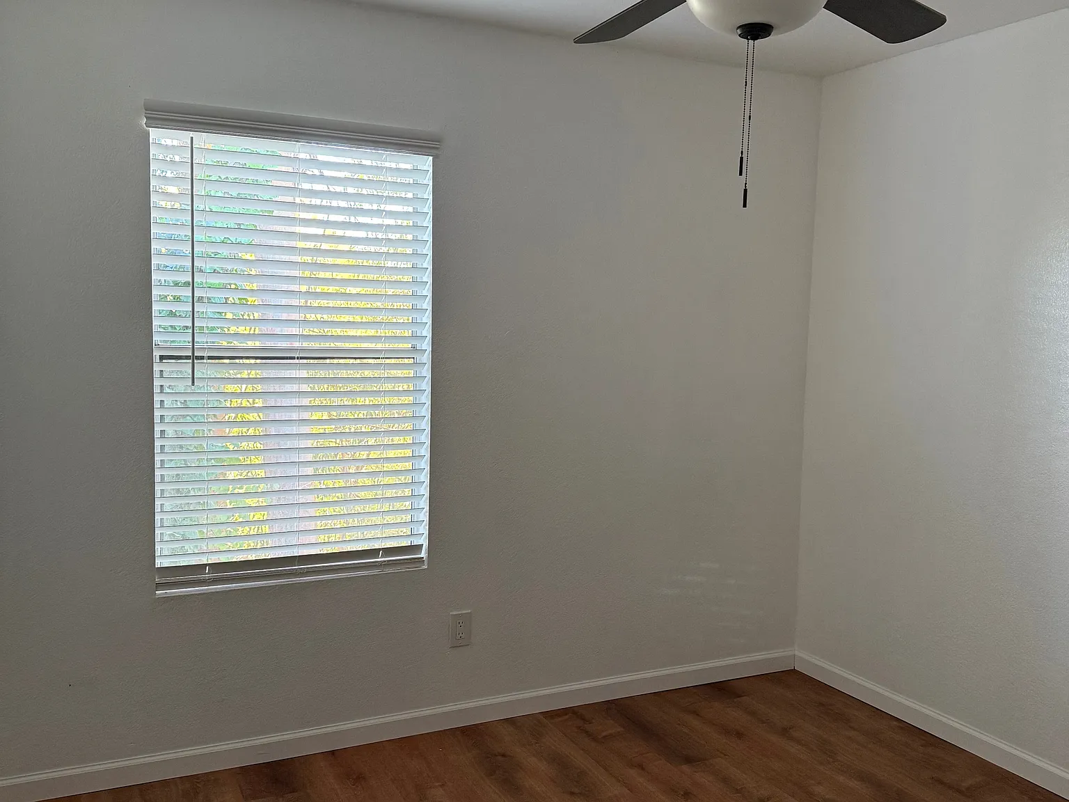 4 bed, 2.5 bath, 1370 sqft, $1,100 — Photo 2
