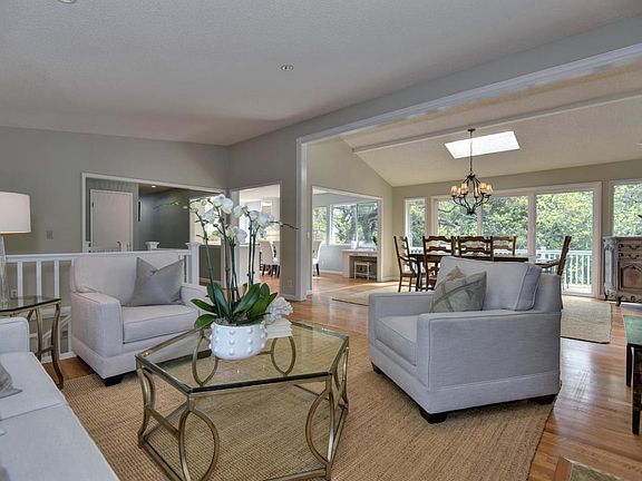 5th image of 16290 Oakhurst Dr