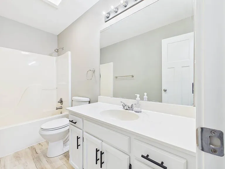 1206 Foxridge Dr — Photo 19