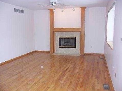 5th image of 447 Sommerset Ct