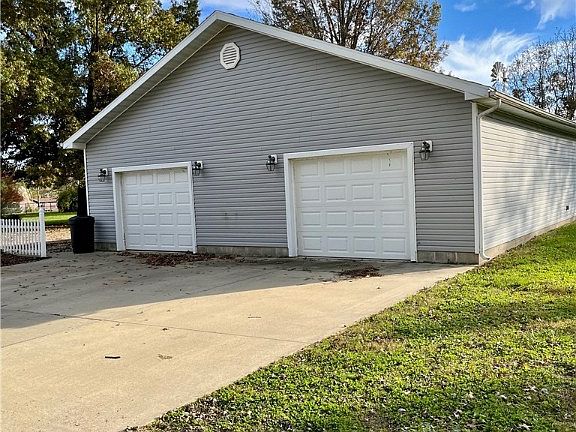 3rd image of 2090 E County Road 250 N