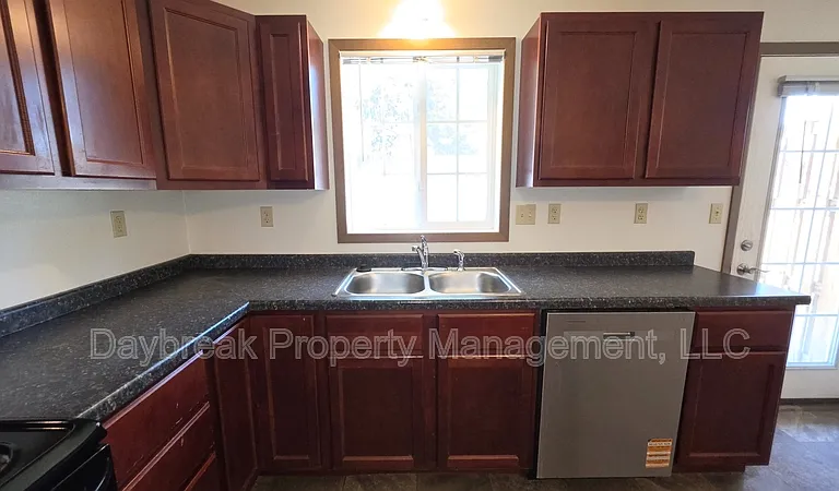 317 16th St S #4 — Photo 7