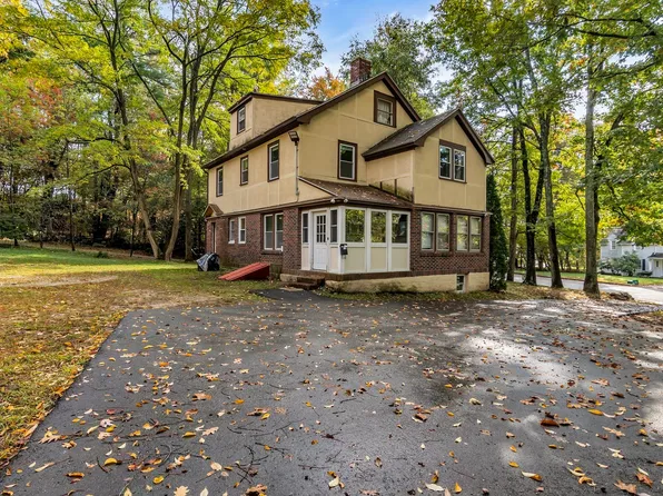 560 Salisbury St, Worcester, MA 01609
