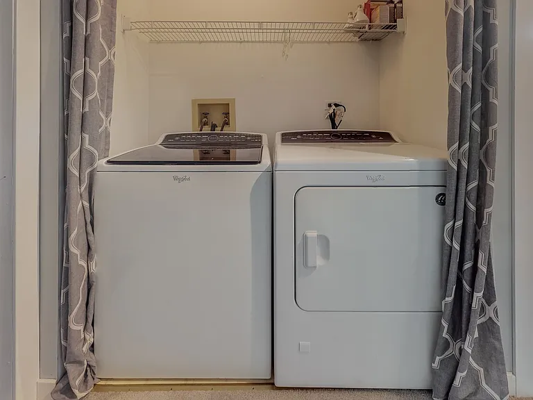 437 Thomas Jefferson Ct — Photo 13