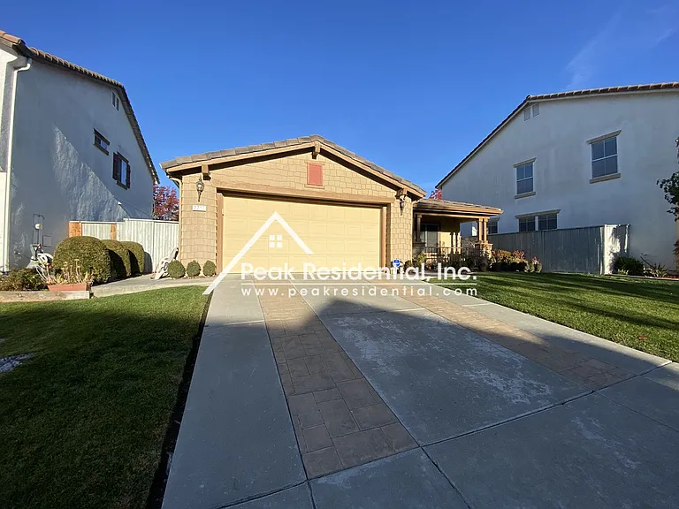 2727 Hinton Cir — Photo 3