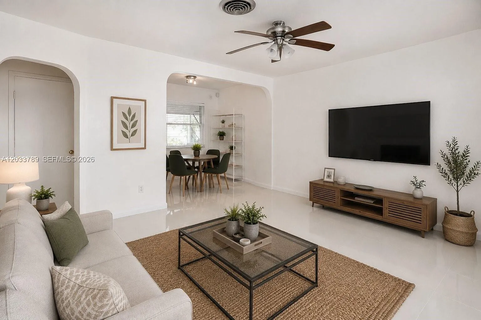 Hollywood South Side Add — Photo 1