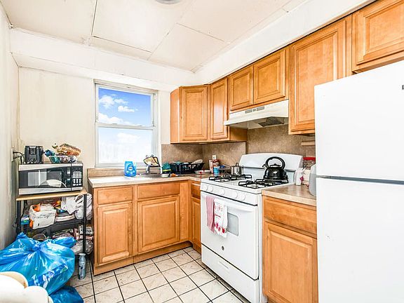 3rd image of 2112 Lacombe Ave