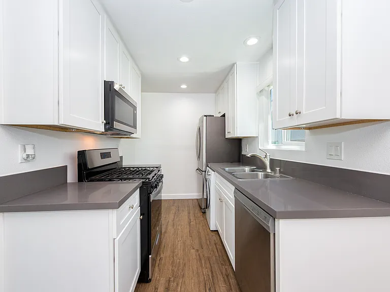 Crestview Apartment Homes — Photo 15
