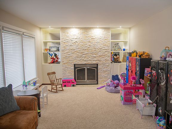 2nd image of 404 Livingston Dr