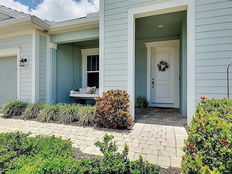 11560 Tapestry Ln — Photo 2