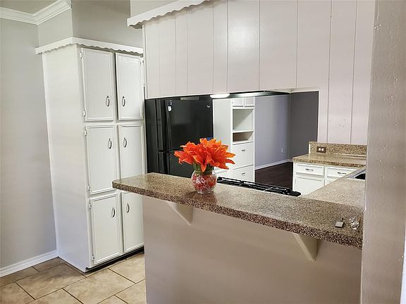 4th image of 5305 Woodville Ln