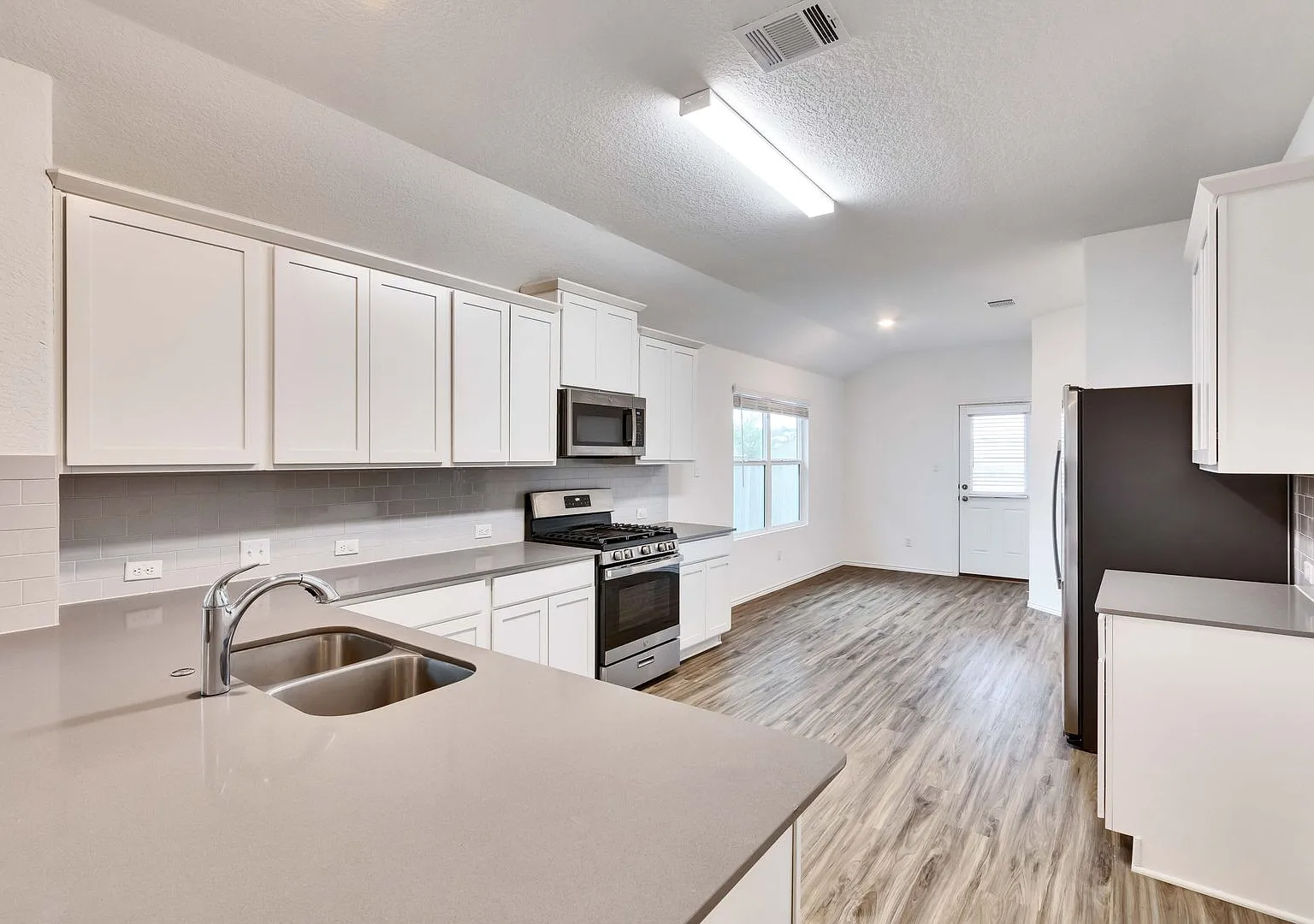Beautiful Leander Home in Desired Area! — Photo 4