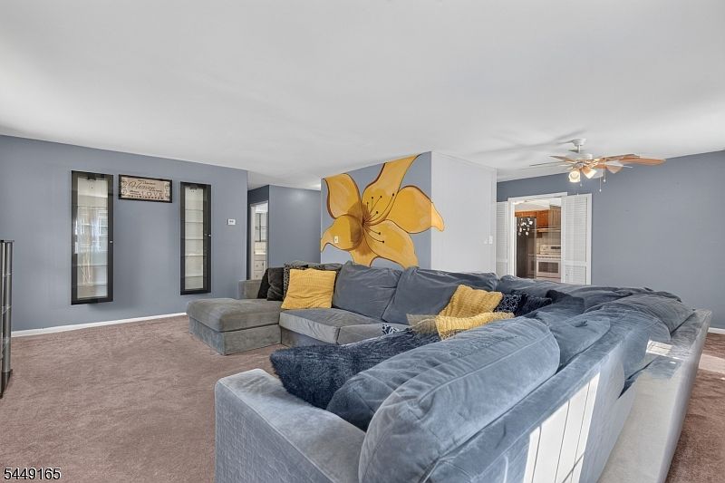 1st image of 6 Meadowbrook Pl