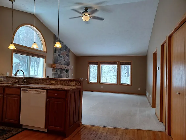 1695 Veterans Dr — Photo 8