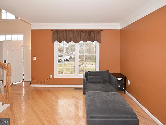 4th image of 43646 Glen Castle Ct