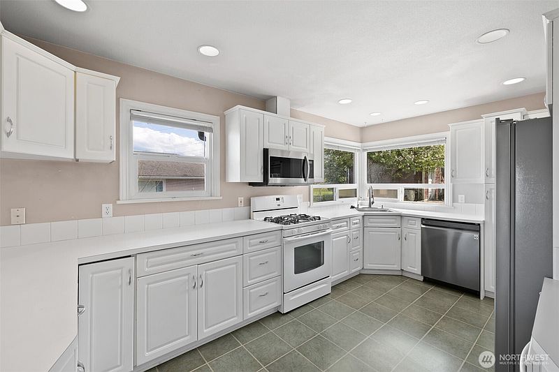 3rd image of 126 W 14th Street