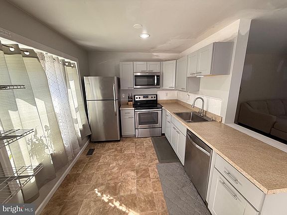 2nd image of 16 Hardwood Dr