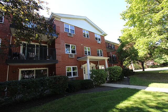 1st image of 120 N Lincoln Ln APT 3A
