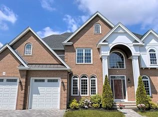 8 Hitching Hill Rd, Saugus, MA 01906