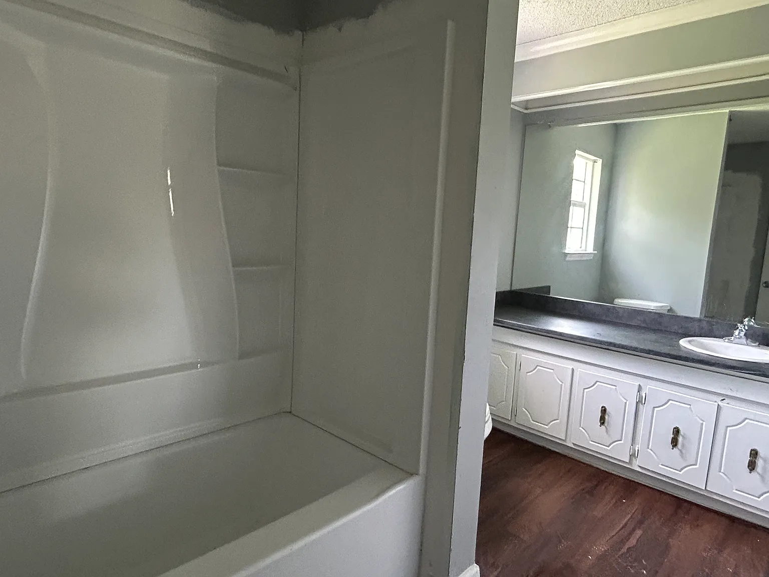 4 bed, 2500 sqft, $2,413 — Photo 4