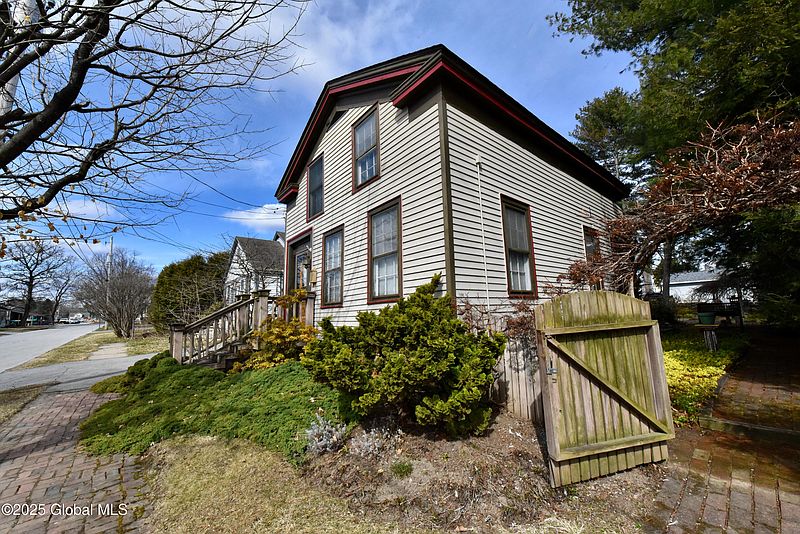 3rd image of 21 Andrews Street