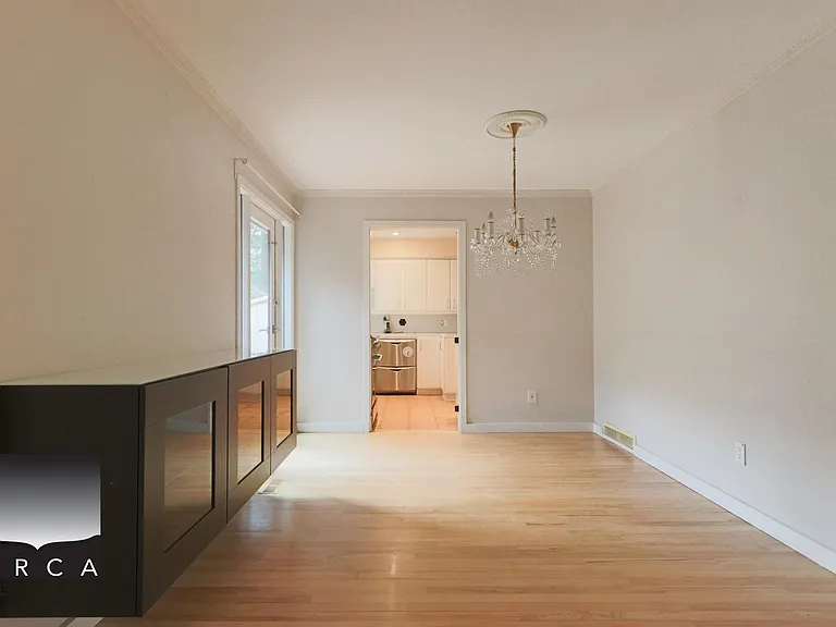2752 Byron Rd — Photo 13