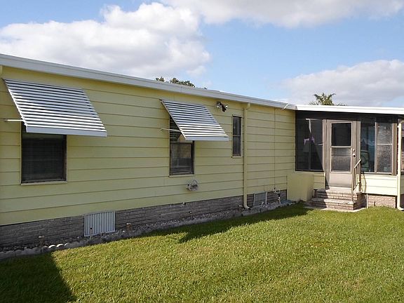 5th image of 272 Country Club Dr