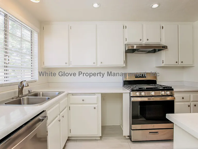 205 S Redwood Ave #33 — Photo 5