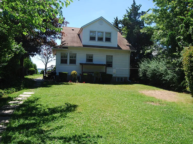 47 Bayside Ave — Photo 12