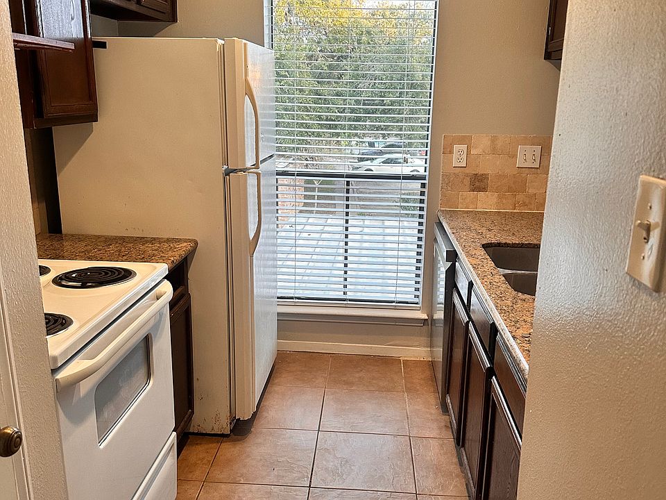 1st image of 3730 Thistlemont Dr #102