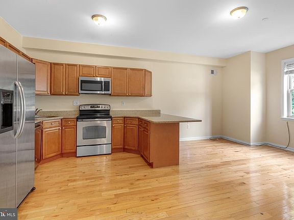 2nd image of 2464 Frankford Ave #B