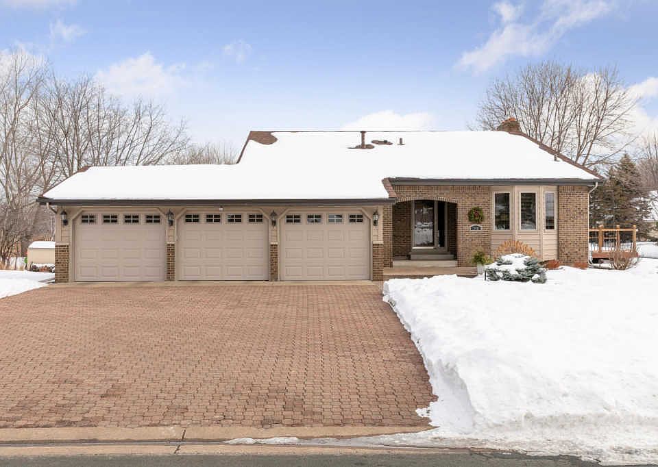 1st image of 340 Oak Hill Dr