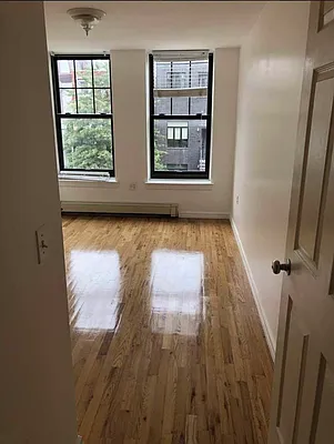 Rented by Space Real Estate | media 32